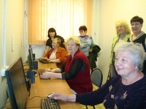 Пенсионеры Самары записываются на компьютерные курсы