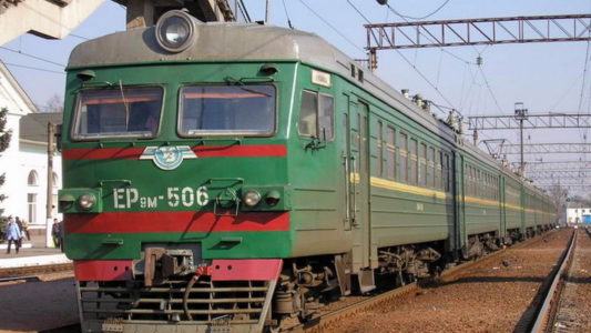 Электропоезд в Самаре сбил подростков